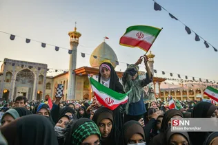 امروز در حرم مطهر شاهچراغ (ع)شوری برپا بود از جنس دانش آموزی، از جنس ذهن های جوان دهه هشتادی !
