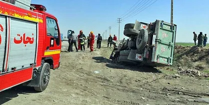 واژگونی یک دستگاه کامیون بنز در هراز