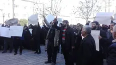 مردم و دانشجویان در واکنش به اظهارات ظریف در مقابل وزارت امور خارجه تجمع کردند