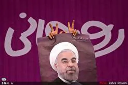 دانشجویان یزدی یک سبد گلابی به رئیس دفتر روحانی اهدا کردند + عکس
