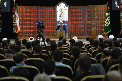 &laquo;پیاده&zwnj;روی اربعین&raquo; نمایی از آتش و حرارت قلوب مؤمنین است