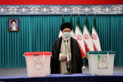 بیانات رهبرانقلاب پس از انداختن رای در صندوق