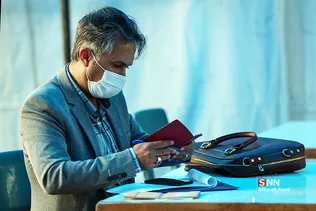 بازدید فرماندار تهران از ثبت نام انتخابات شورای شهر