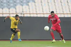 تساوی پرگل سپاهان و پرسپولیس در دیداری جنجالی