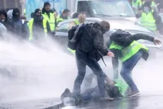 بازداشت ۱۰۰ جلیقه زرد در بروکسل