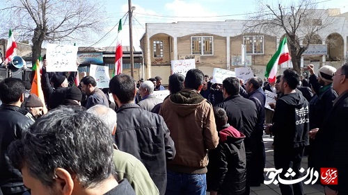 دانشجویان بسیجی کرمانشاه طی تجمعی همراه با مردم مخالفت خود را با تصویب لوایح استعماری اعلام کردند