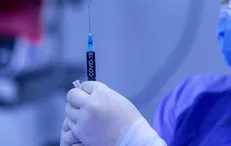 دانشجویان اینترن و استاژر پزشکی دانشگاه علوم پزشکی زابل واکسینه شدند