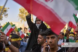 امروز در حرم مطهر شاهچراغ (ع)شوری برپا بود از جنس دانش آموزی، از جنس ذهن های جوان دهه هشتادی !