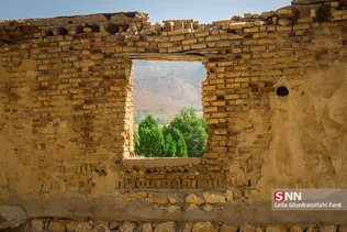 در منطقه بیرگان از شهرستان کوهرنگ در کنار انشعابات رود کارون به دلیل ساخت سد مدرسه ای که قرار بود ساخته شود را تخریب کردند ولی بعد از چند سال ساخت سد به تاخیر افتاد. 