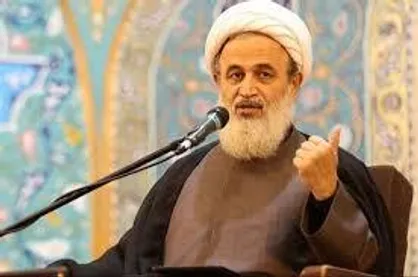 تقوا یعنی مراقب باش که دشمن و خطر وجود دارد