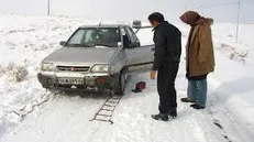 آخرین وضعیت جوی / تردد با زنجیر چرخ در محور‌های کوهستانی