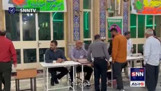 هم اکنون، گزارش خبرنگار خبرگزاری دانشجو از حضور مردم پای صندوق‌های رای در مسجد آیت‌الله شفیعی شهر اهواز