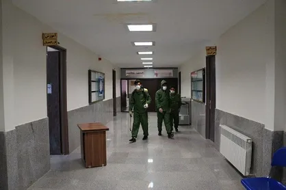 جهادگران قروه بخش&zwnj;های اداری دانشگاه&zwnj;های پیام&zwnj;نور و آزاد این شهرستان را ضدعفونی کردند + عکس