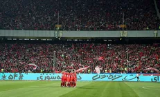 شعار‌های موهن هواداران پرسپولیس کار دست تیم‌شان داد/ جنجال در بازی پرسپولیس و سپاهان باعث محرومیت مدافع استقلال شد