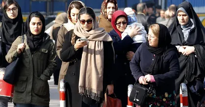 تحجر، از تاخت&zwnj;وتاز به مظاهر فرهنگی سرمایه&zwnj;داری تا مماشات با سوداگران و سرمایه&zwnj;داران/ می&zwnj;خواهند حجاب عامل نفرت و بی&zwnj;حجابی نماد مقاومت باشد