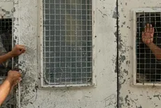 مهاجران بازداشتی در عربستان: از آب دستشویی می‌خوریم / کسانی که پول ندارند باید آب کثیف بخورند