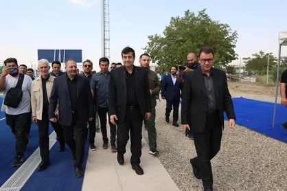 بازدید وزیر ورزش و جوانان از استادیوم بین المللی هاکی