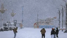 برف و باران در راه اردبیل