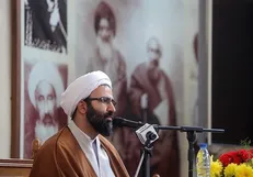 حوزه‌های علمیه با ترویج تفکر سکولاریستی مقابله کنند