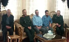 سردار غلامرضا سلیمانی با خانواده شهید نظری دیدار کرد