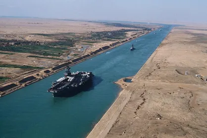 انصارالله، نفت را ۱۰۰ دلاری می&zwnj;کند؟/ احتمال توقف کشتیرانی در کانال سوئز