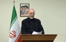 دشمن امروز ما با استقلال ایران مخالف است / مراقب باشیم در زمین دشمن بازی نکنیم