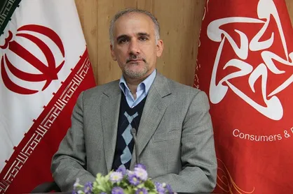 ایزدی: مردم مرغ نخورند/ اصلاً تولید مرغ اشتباه استراتژیک است!