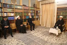 آیت‌الله مکارم شیرازی: مسئولان تصمیم‌گیری خاصی در مورد قیمت دلار نمی‌کنند / صداوسیما تذکرات اقتصادی مراجع را منعکس نمی کند