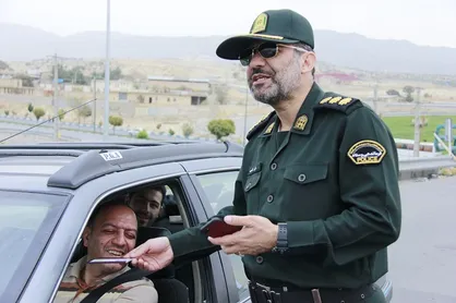 زوار در موج بازگشت هم با پلیس همکاری کنند