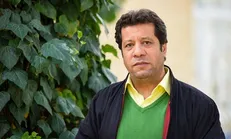 یک شاعر گواهینامه درجه یک هنری گرفت
