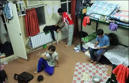 آب، برق، بهداشت، اینترنت، کمبود فضای خواب و مشکلات متعدد دیگر/ در خوابگاه&zwnj;های بوشهر چه خبر است؟