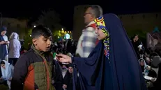 آغاز سال با عزمی استوار؛ تجمع حماسی مردم شیراز در میدان شهدا به وقت تحویل سال + فیلم