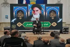 امام راحل هیبت ابرقدرت‌ها را شکست