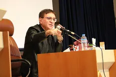 فضای مجازی جوانان را از درک واقعی احساسات دور می‌کند