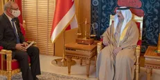 سازش کاری برخی اعراب؛ سفیر رژیم صهیونیستی استوارنامه خود را تقدیم شاه بحرین کرد
