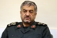 اکثر نوابغ و شهدای جنگ زیر ۳۰ سال داشتند/ هیچ نظامی به اندازه نظام جمهوری اسلامی به مردم وابسته نیست
