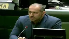 ترامپ قمارباز بداند که ما یک تار موی رهبرمان را با کل دنیا عوض نمی‌کنیم