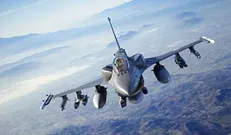 هدف قرار گرفتن F16  آمریکایی و فرود اضطراری آن + عکس