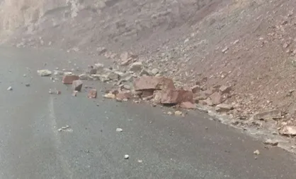 مسدود شدن جاده نیاسان دره/ قطع جاده کلرود به سیزرود و مسدود شدن جاده کنارگذر سوگوابر