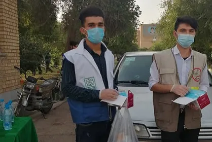 جهادگران دانشگاه علوم پزشکی دزفول به توزیع ماسک بین نمازگزاران پرداختند