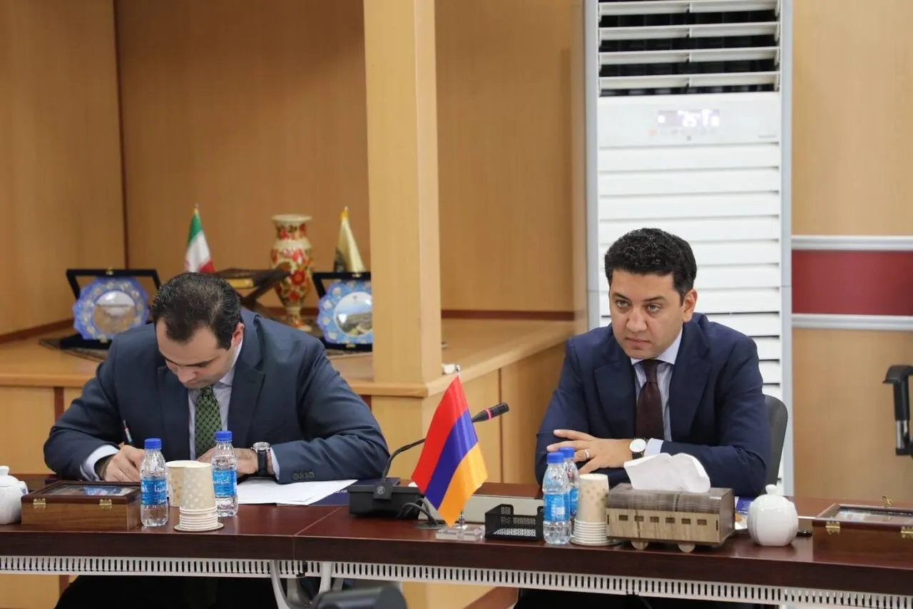 تأکید ایران و ارمنستان بر توسعه همکاری ریلی و نقش‌آفرینی در کریدور شمال ـ جنوب