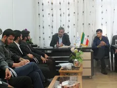 اگر مسئولی گرین کارت دارد باید از مسئولیت عزل شود/ نقدینگی مانند اژد‌هایی هفت سر در حال پیش روی است