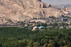 دانشجویان به تشریح ساخت و ساز در کوه صاحب‌الزمان کرمان پرداختند + فیلم