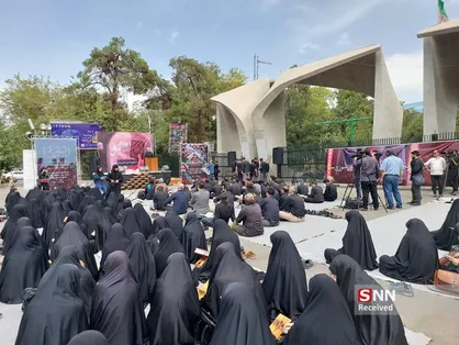 برگزاری تجمع دانشجویی تکریم قرآن کریم مقابل دانشگاه تهران / می&zwnj;خواهند نور خدا را با فوت خاموش کنند! + فیلم