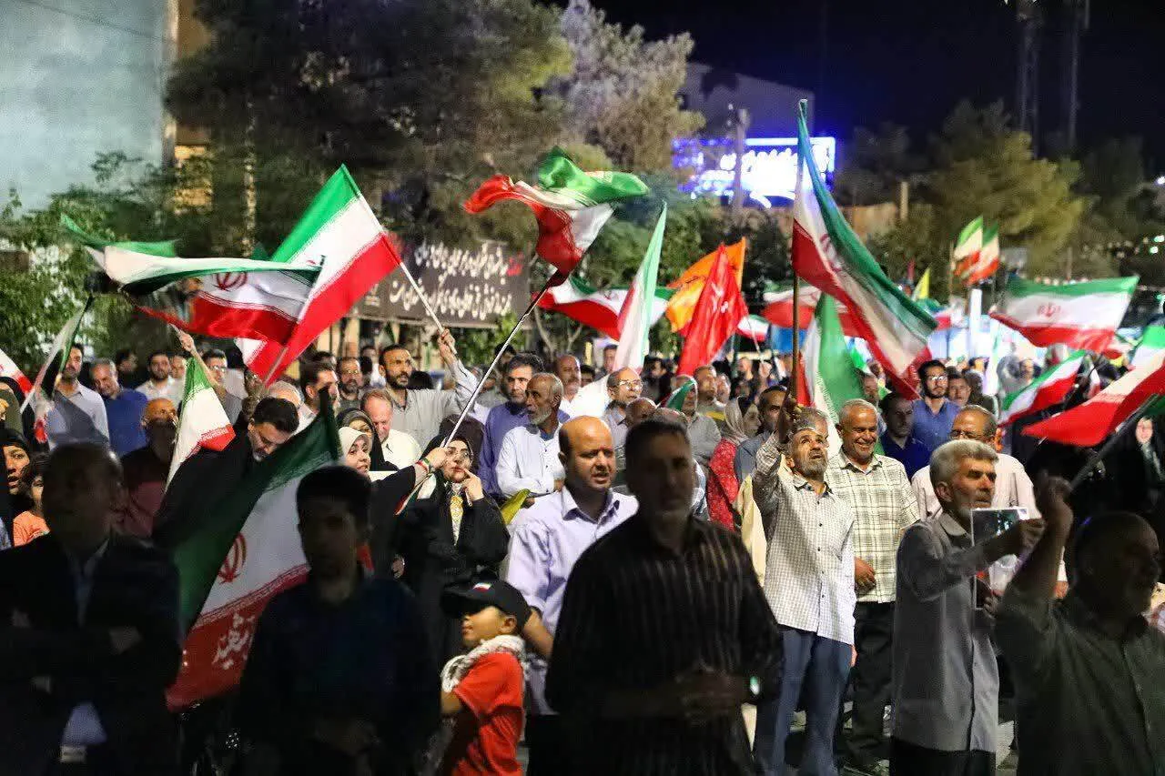 سمنانی‌ها در یکصد و هشتادمین شب اقتدار شعار یا « رسول‌الله مدد»  سردادند + فیلم