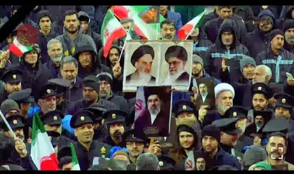 بیعت زائران و مجاوران حریم رضوی با سومین رهبر انقلاب اسلامی + فیلم