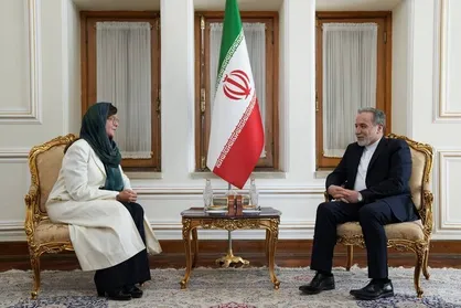 هماهنگ کننده مقیم سازمان ملل استوارنامه خود را تسلیم عراقچی کرد + فیلم