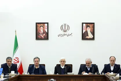 عارف: برنامه&zwnj; احیای دریاچه ارومیه را با اولویت در دستور کار داریم