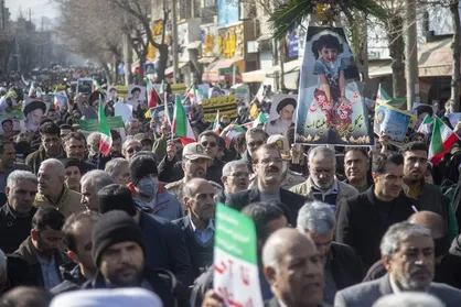 تشییع باشکوه شهیده ۳ ساله حوادث تروریستی اخیر در کرمانشاه / مردم صف خود را از تروریست&zwnj;ها جدا کردند+فیلم