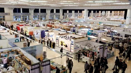 دهباشی: نمایشگاه کتاب یک نمایش از حضور علاقه&zwnj;مندان کتاب کاغذی است